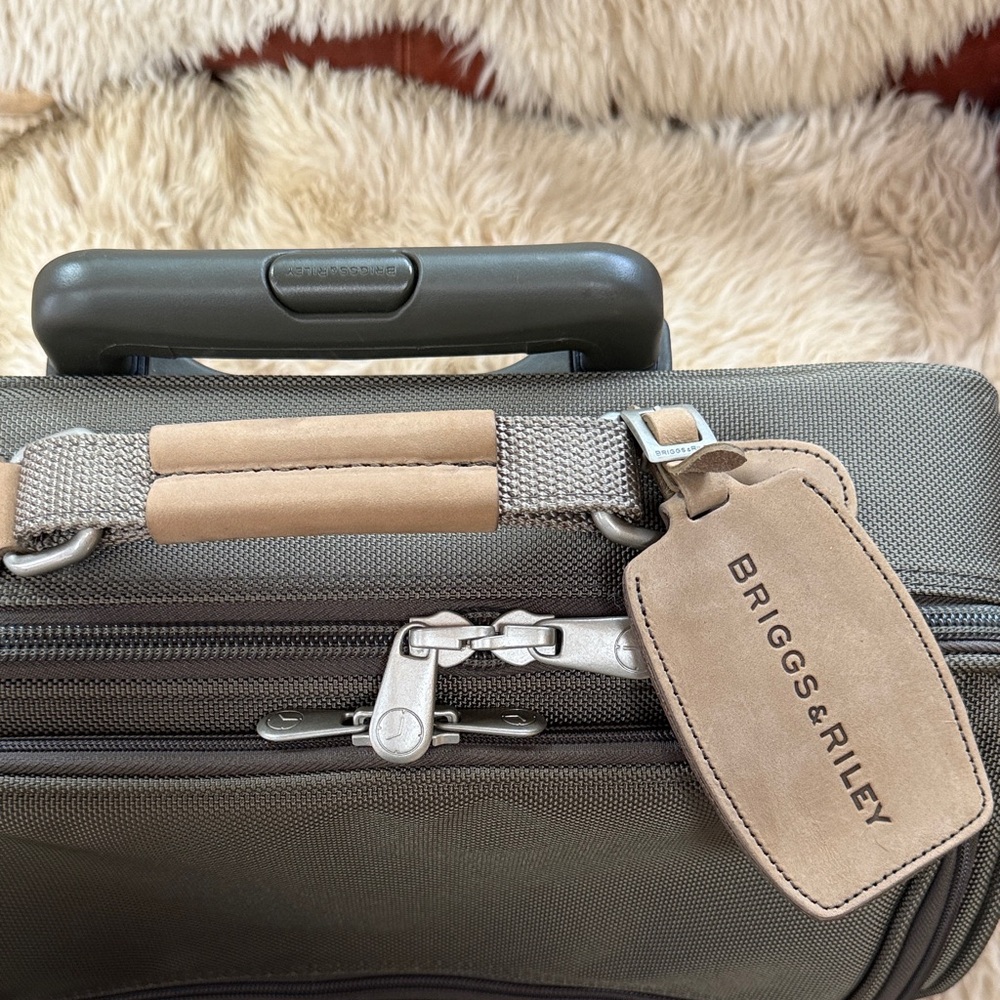 EUC! Briggs & Riley carry on bag - Picture 6 of 9